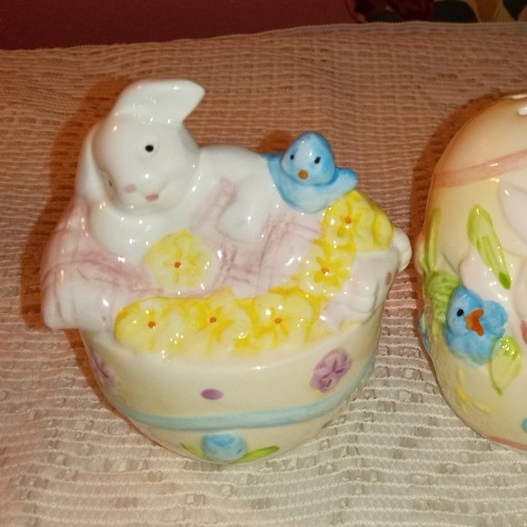 EASTER COLORFUL BUNNY EASTER EGG CERAMIC SALT AND PEPPER SHAKERS - Picture 3 of 6